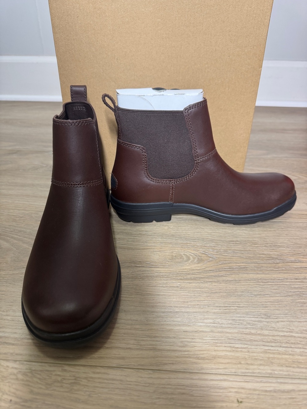 New UGG Hapsburg Chelsea Burnt Cedar Women's Ankle Boots Sz. 8.5 - Picture 4 of 9